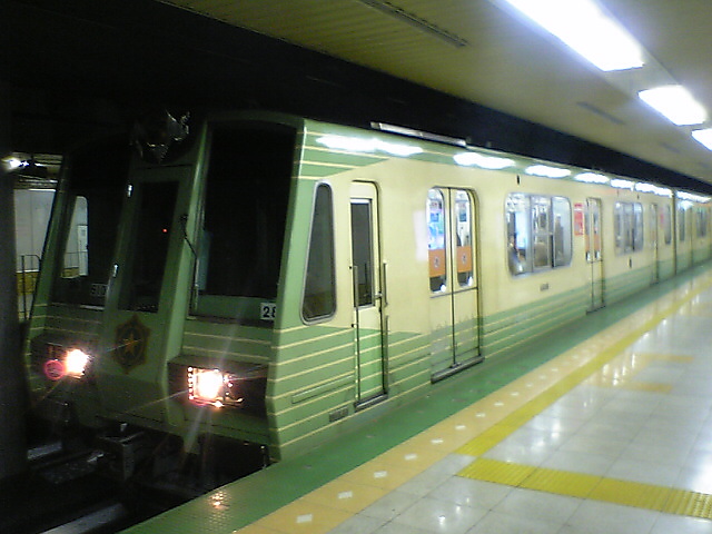 こちらも、東札幌駅で撮影された6000形608号車(6108)です。[2005年 5月16日 べるずさん提供]