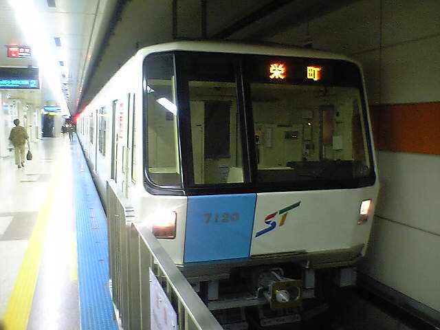 福住駅で撮影された、7000形3次車(7120)です。[2005年 6月27日撮影 べるずさん提供]
