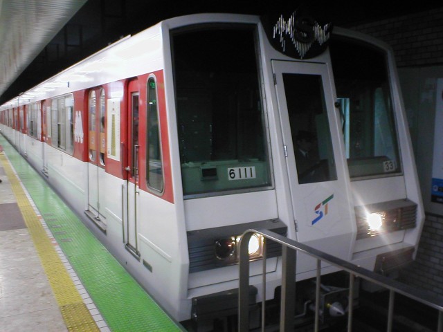 6000形(6111)です。丸井今井のラッピング車両だった際の貴重な写真です。運転席前面中央部の札幌市章がSTマークで消されています.....[2003年撮影(撮影日不明) コデーラさん提供]