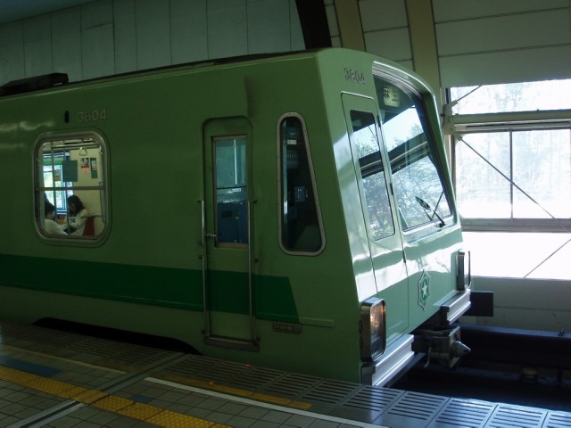 真駒内駅で撮影された3000形304号車(3804)です。[2006年 6月撮影? きちゅねさん提供]
