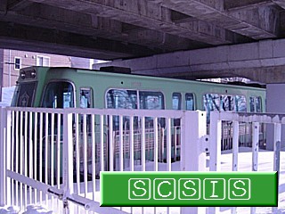 南北線2000形[1000形]です。雪のため、また、柵があるため、これ以上近づくことが出来ませんでした。[2005年 2月12日撮影]