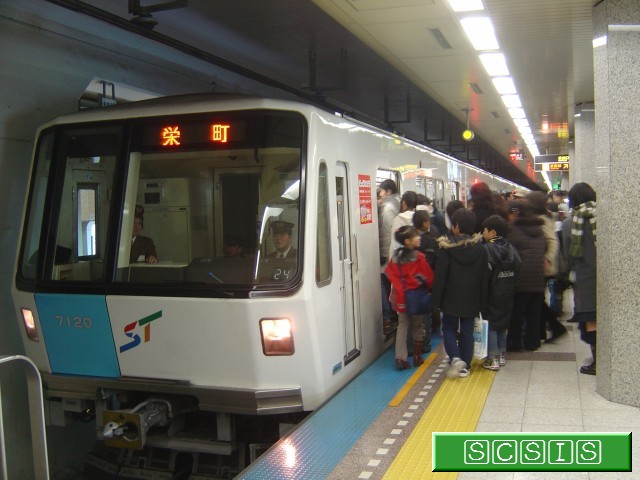 大通駅東豊線2番ホームで撮影した、7000形720号車の7120です。[2006年12月 2日撮影]
