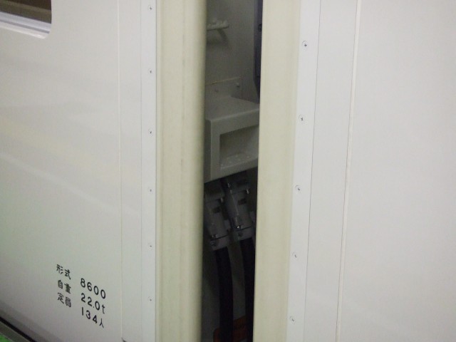 8617の連結部付近にある、謎の(？)足掛けです。[2007年 5月20日撮影 虎根さん提供]