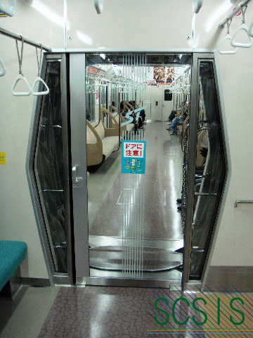5000形518号車の貫通扉です。[2009年11月24日撮影 虎根さん提供]