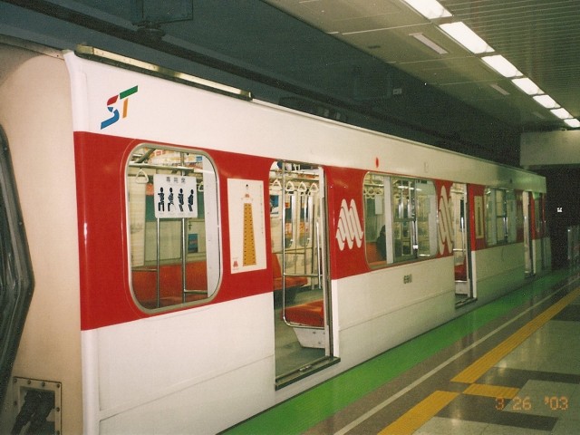 宮の沢駅2番ホームで撮影された、6000形611号車の6911です。[2003年 3月26日撮影 虎根さん提供]