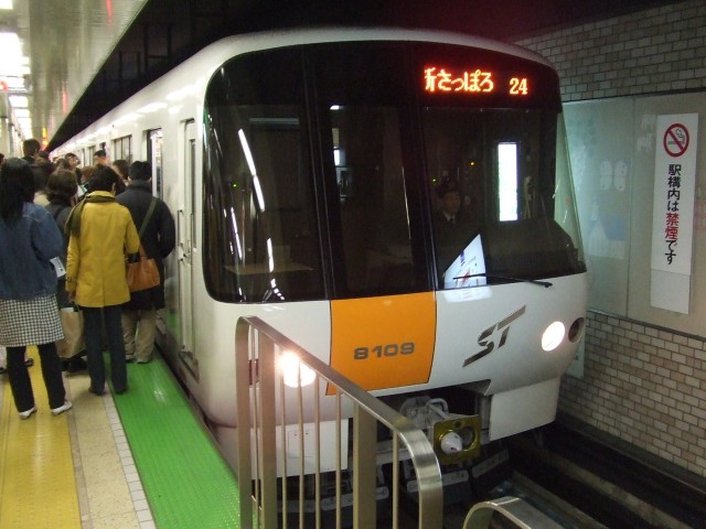 大通駅で撮影された、8000形809号車の8109です。[2006年 4月15日撮影 虎根さん提供]