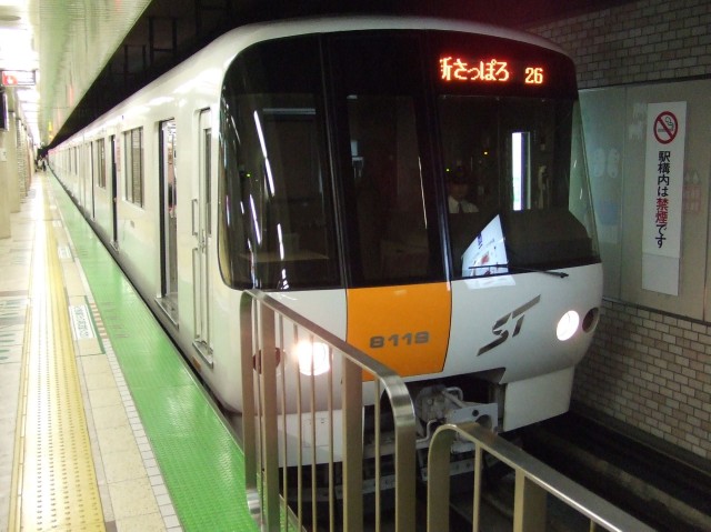 大通駅で撮影された、8000形819号車の8119です。[2006年 5月20日撮影 虎根さん提供]