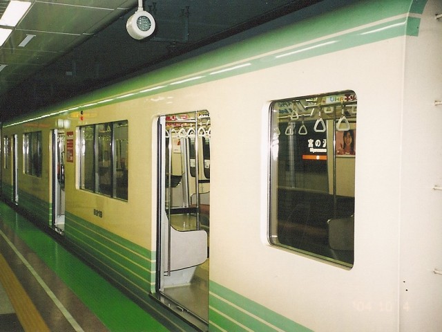 宮の沢駅1番ホームで撮影された、6000形618号車の8318です。[撮影日不明 虎根さん提供]