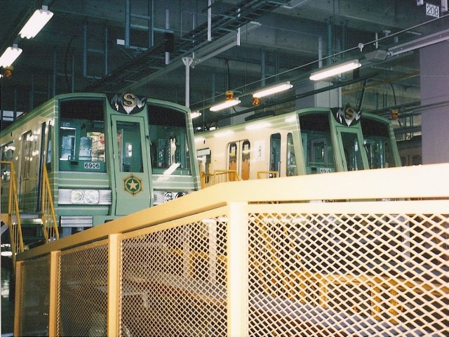 東車両基地内の写真です。左が6906、右が6916です。[撮影日不明 虎根さん提供]
