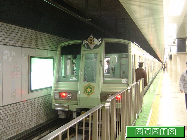 大通駅で撮影した、6000形量産車(6115)です。[2005年 5月 7日撮影]
