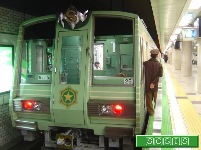 大通駅の4番ホームで撮影した、6000形615号車(6115)です。かなり久しぶりに全くブレていない写真を撮影することが出来ました。[2006年 4月 7日撮影]