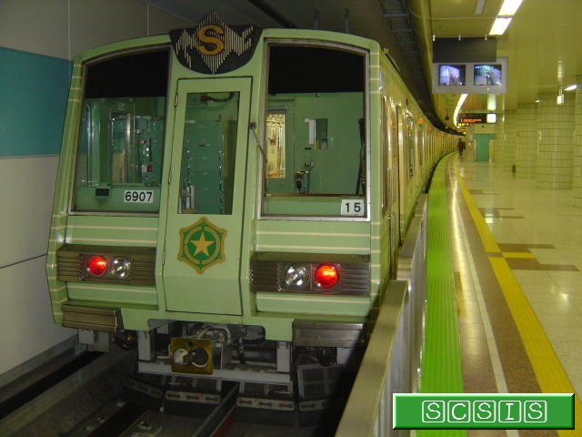 宮の沢駅の1番ホームで撮影した、607号車の6907です。写真を入れ替えました。[2006年 7月 8日撮影]