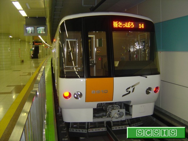 宮の沢駅の2番ホームで撮影した、810号車の8910です。[2006年 8月25日撮影]