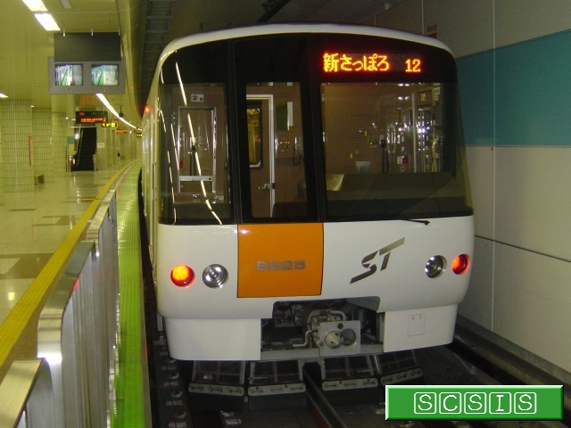 宮の沢駅の1番ホームにて撮影した、8000形825号車の8925です。[2006年 8月25日撮影]
