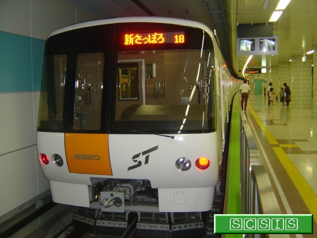 宮の沢駅の1番ホームにて撮影した、8000形820号車の8920です。[2006年 8月26日撮影]