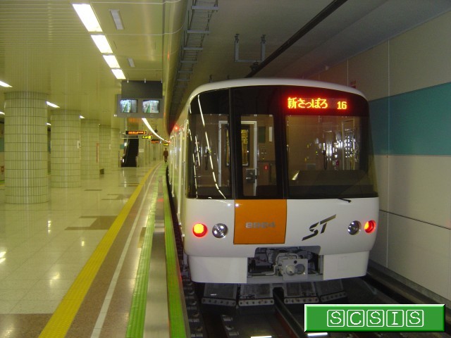宮の沢駅2番ホーム西側で撮影した、8000形824号車の8924です。[2006年10月23日撮影]