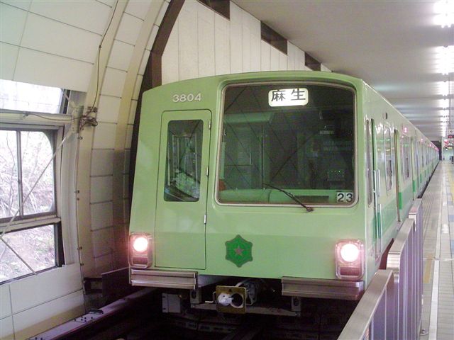 真駒内駅で撮影された3000形304号車(3804)です。[2005年 5月27日撮影 トレインボーイさん提供]
