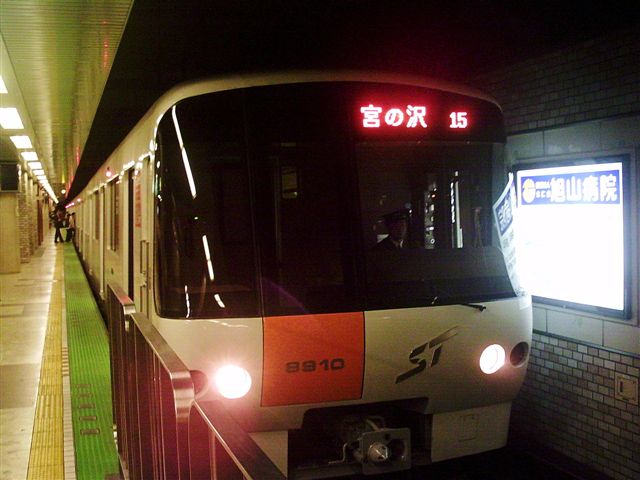 8000形(8910)です。[2005年 5月27日撮影 トレインボーイさん提供]