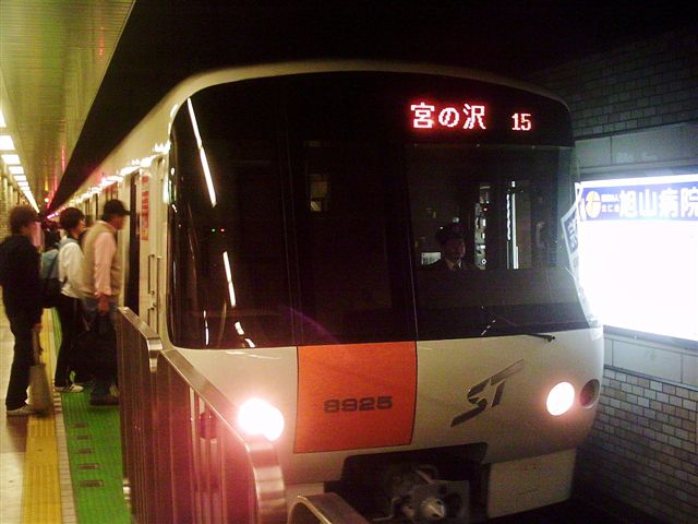 8000形(8925)です。[2005年 5月22日撮影 トレインボーイさん提供]